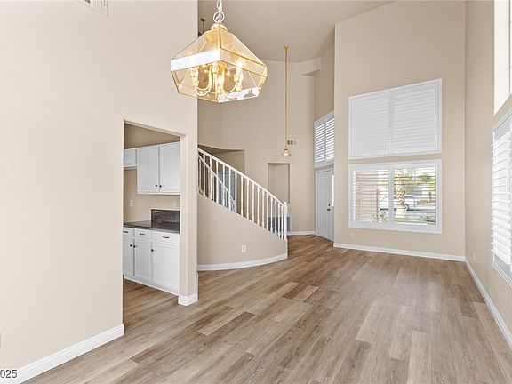 3rd image of 3862 Willowview Ct