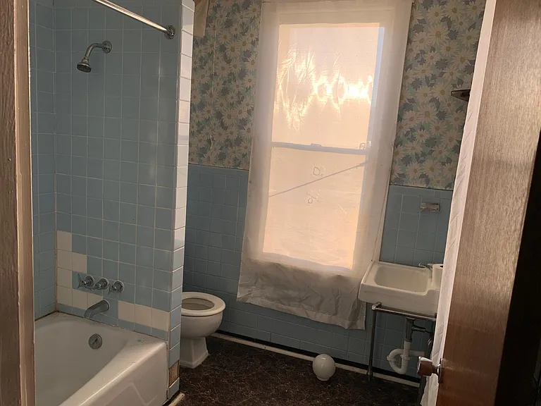 320 Miller St — Photo 6