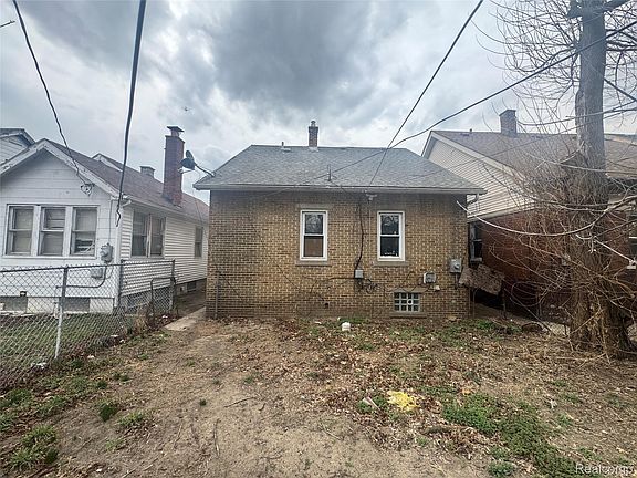 5th image of 15416 Snowden St