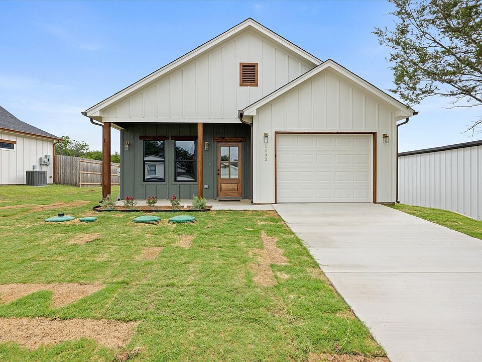 1st image of 2603 Creekview Dr