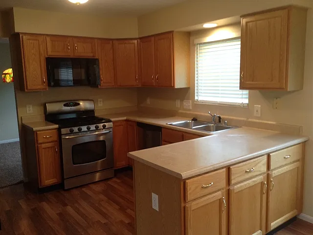 4838 Dartmouth Dr — Photo 2