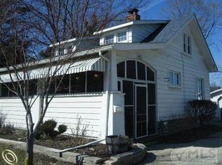 136 School Ave, Clawson, MI 48017