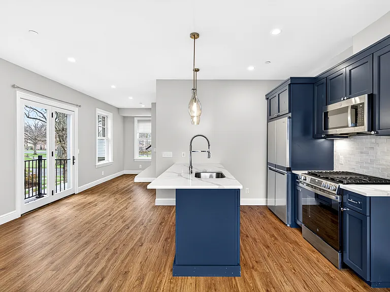 "Wiltshire" Apt 10 @ 3 Park St - 2 BR and 2 1/2 Duplex