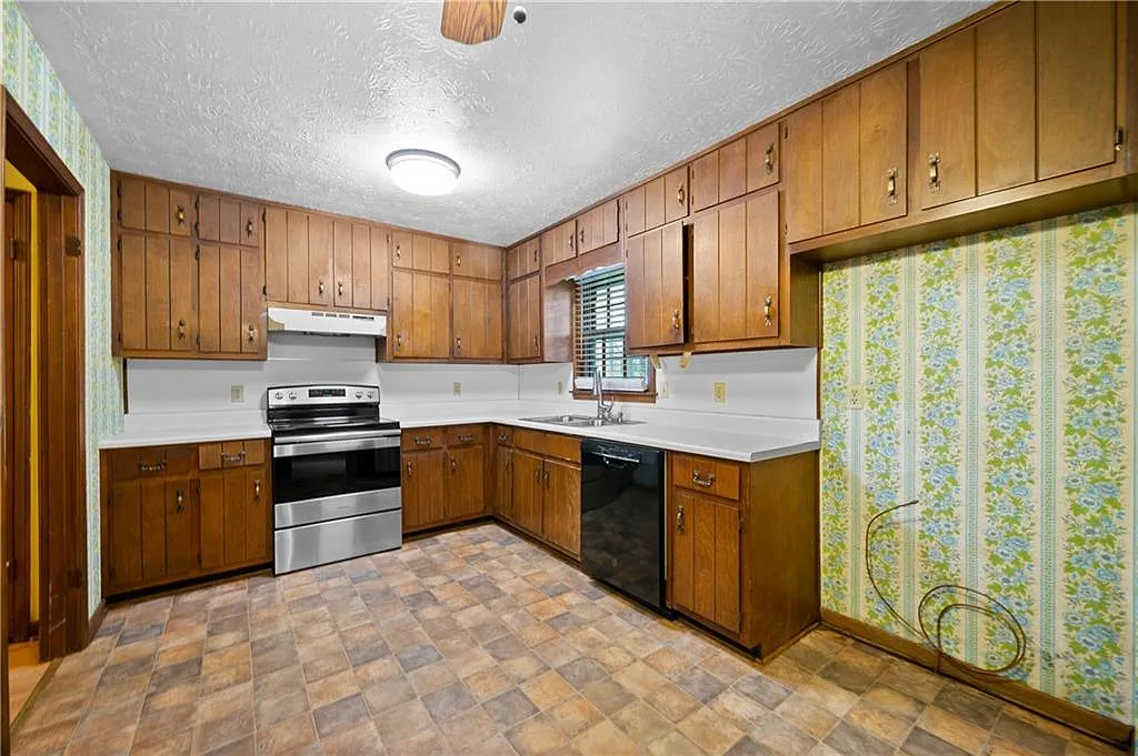 3 bed, 2.0 bath, 1422 sqft, $1,750 — Photo 4