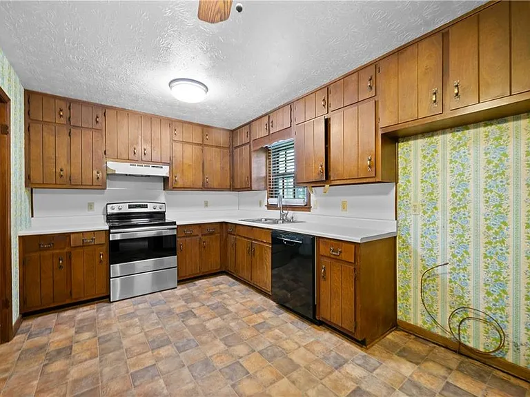 1131 Lafayette Dr SW — Photo 4