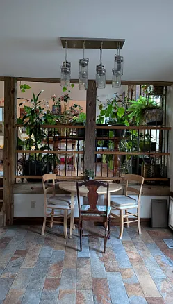 Kitchen eating area