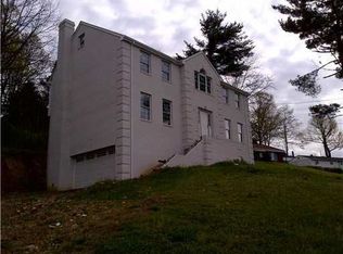 979 Chartiers Ave, Carnegie, PA 15106