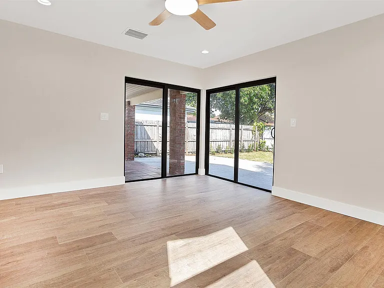 391 NW 58th Ave — Photo 19