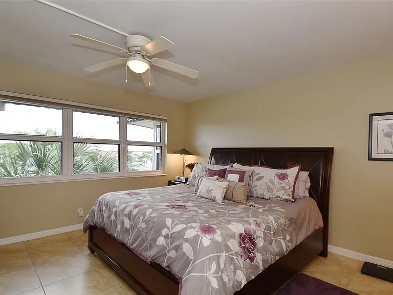 3111 NE 51st St #405C — Photo 19
