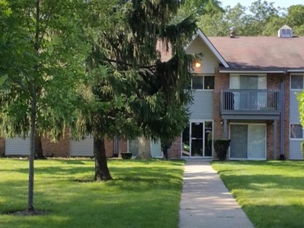 16W555 Mockingbird Ln APT 204