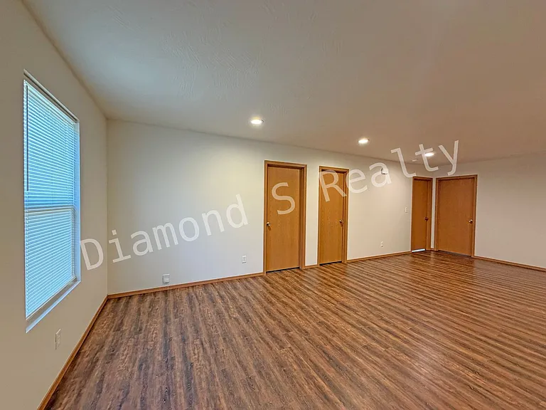 2214 N East Ave — Photo 7