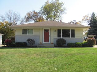 4166 S 66th St, Greenfield, WI 53220