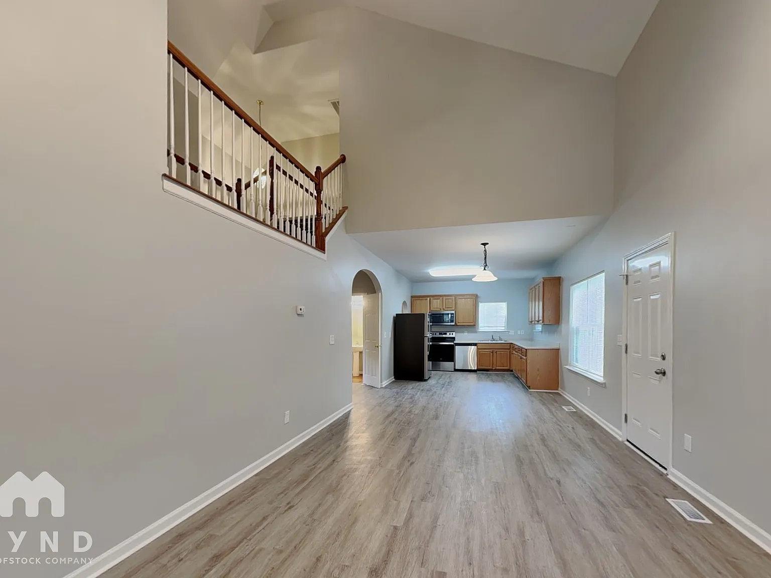 3 bed, 3.0 bath, 1784 sqft, $2,040 — Photo 2