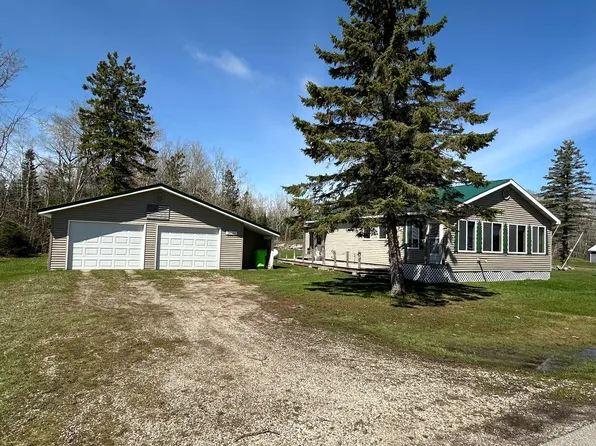 26346 S Point Rd, Goetzville, MI 49736