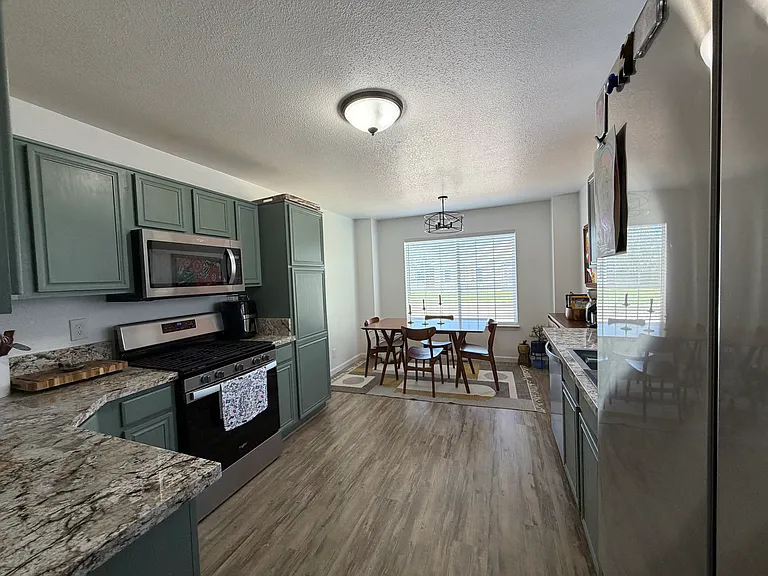 974 Hilltop Dr — Photo 24