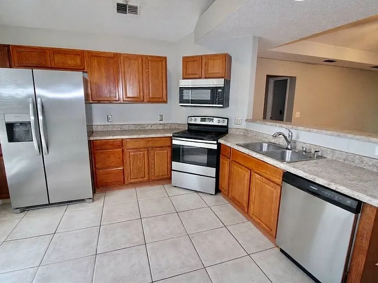 208 Woodbridge Rd — Photo 3