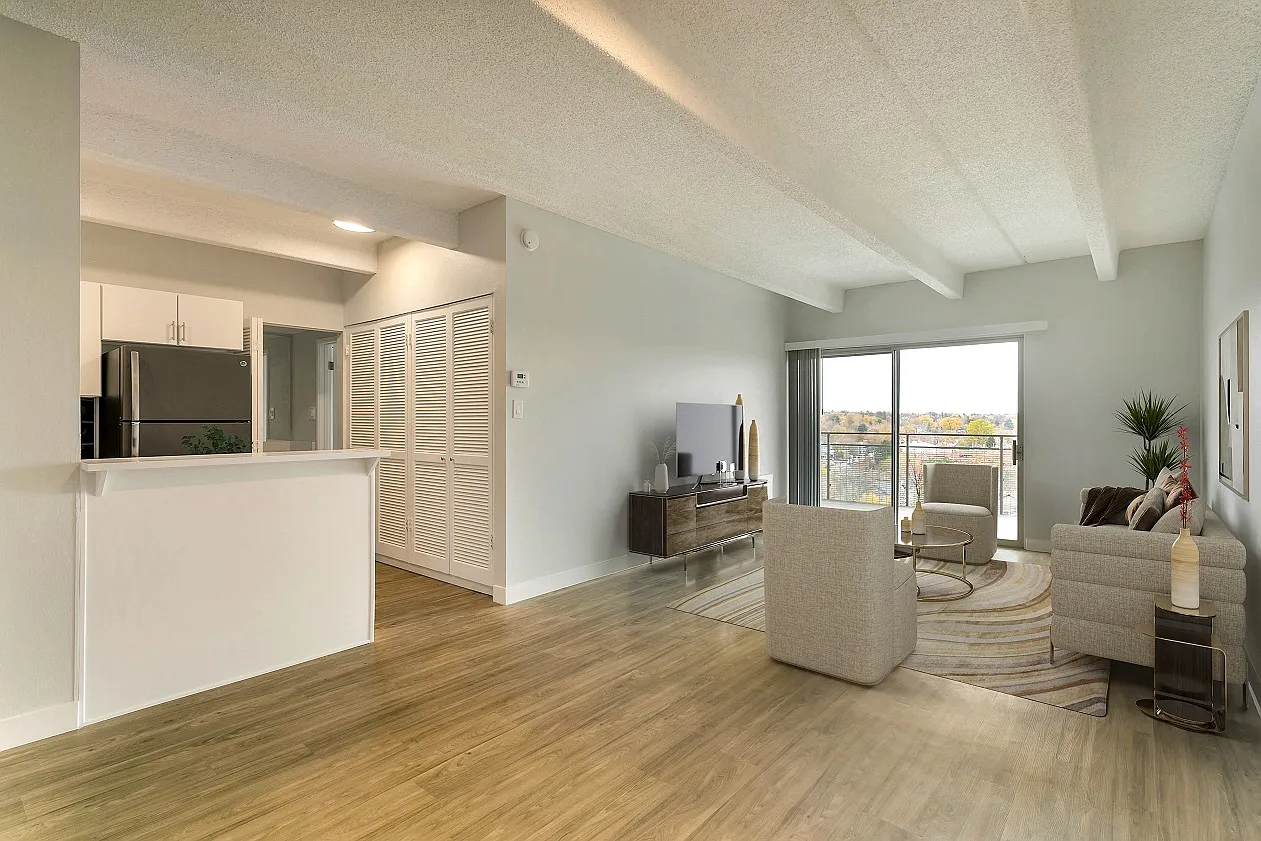 515 Clarkson — Photo 3