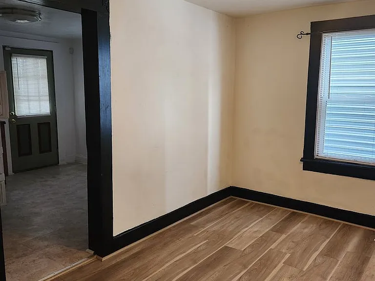 1519 W 42nd St — Photo 3