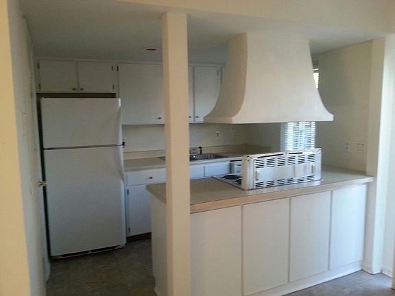 5th image of 4821 Moreland Dr W