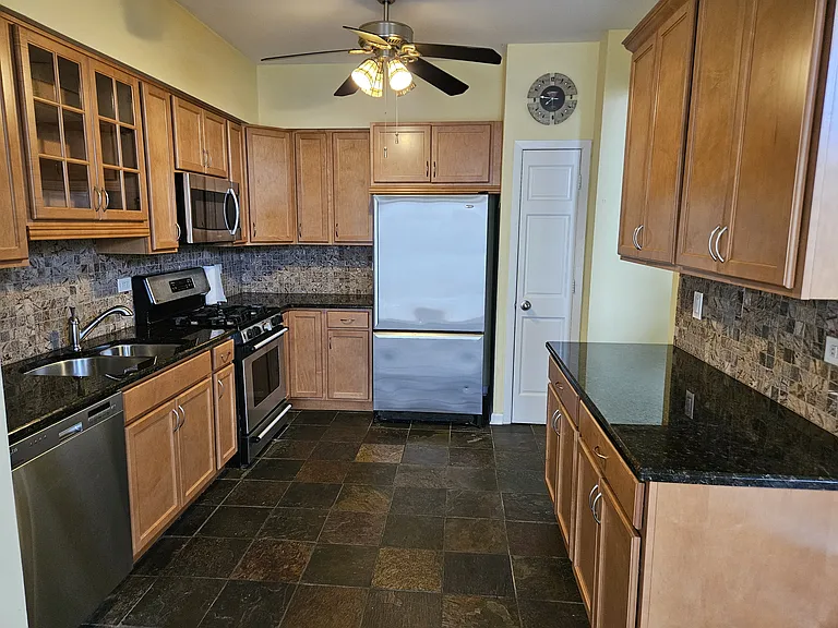 615 Woodhaven Dr — Photo 6