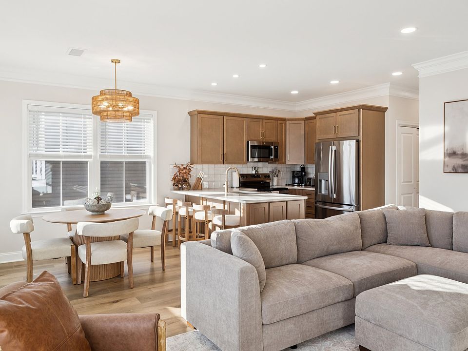 1st image of 40 Evergreen Ln