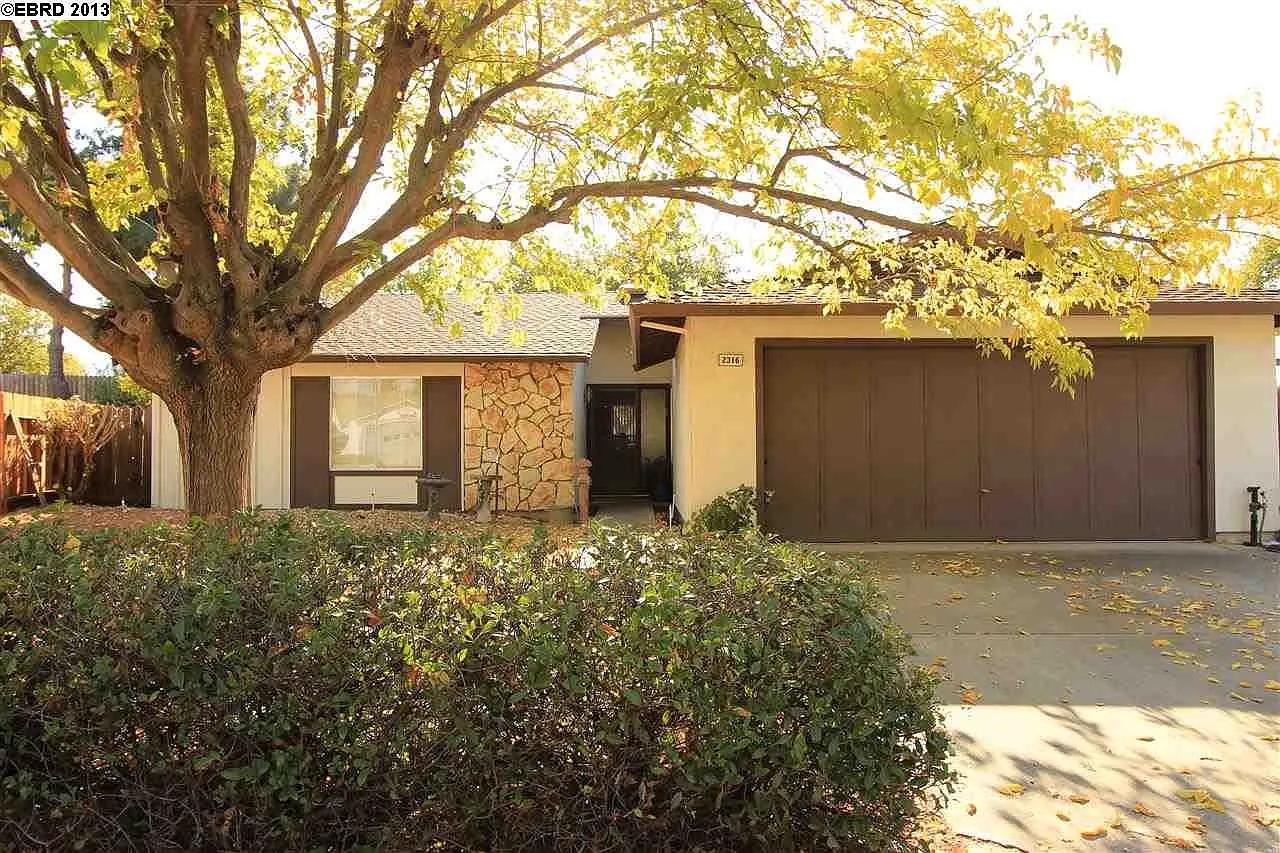 2316 Clinton Ct photo 1