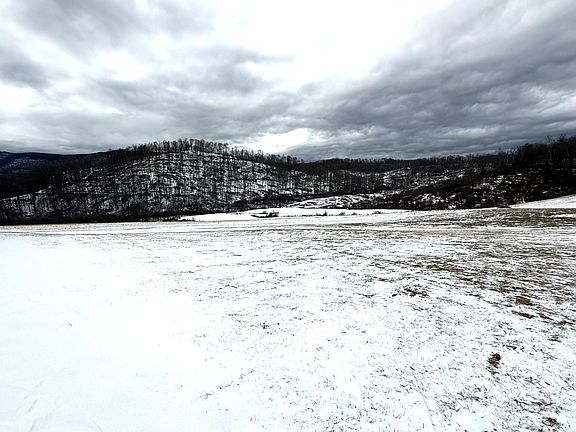 3rd image of 110 Saddle Ridge Dr