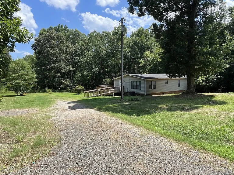 15422 Sharpe Rd — Photo 1