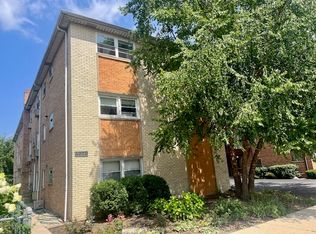5979 N Northwest Hwy APT 203, Chicago, IL