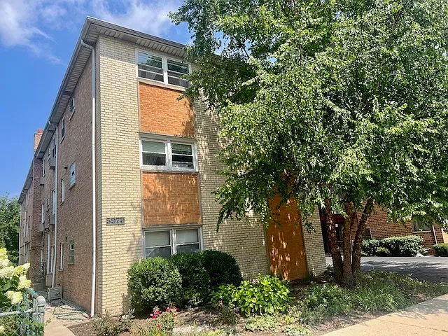 5979 N Northwest Hwy APT 203 photo 1