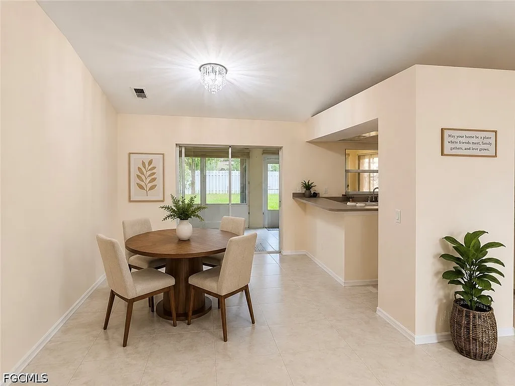 3 bed, 2.0 bath, 1426 sqft, $1,500 — Photo 4