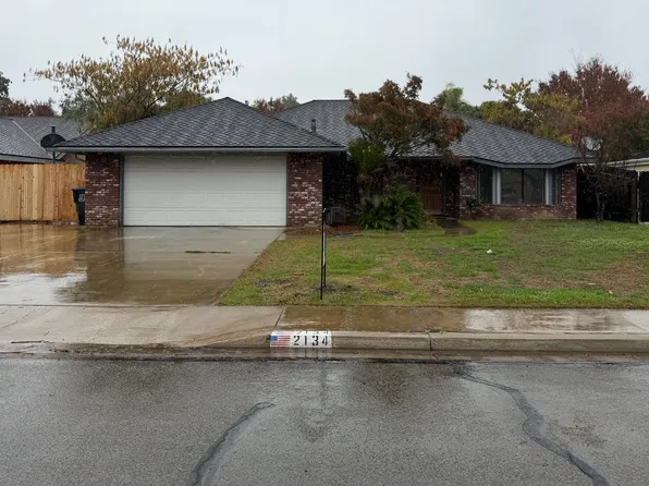 2134 E Iris Ave, Visalia, CA 93292