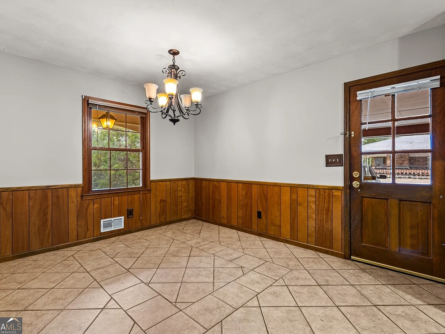 2 bed, 2.0 bath, 2189 sqft, $2,040 — Photo 4