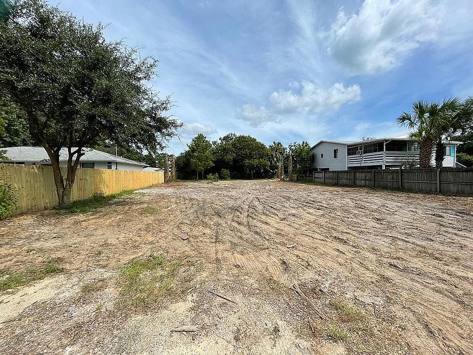 1st image of 526 Sandy Ln