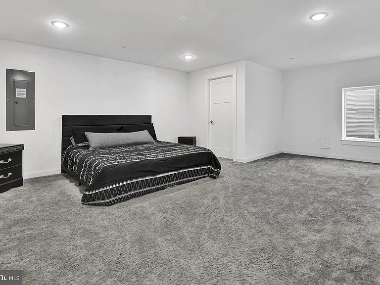 1003 Furgeson Ln — Photo 34