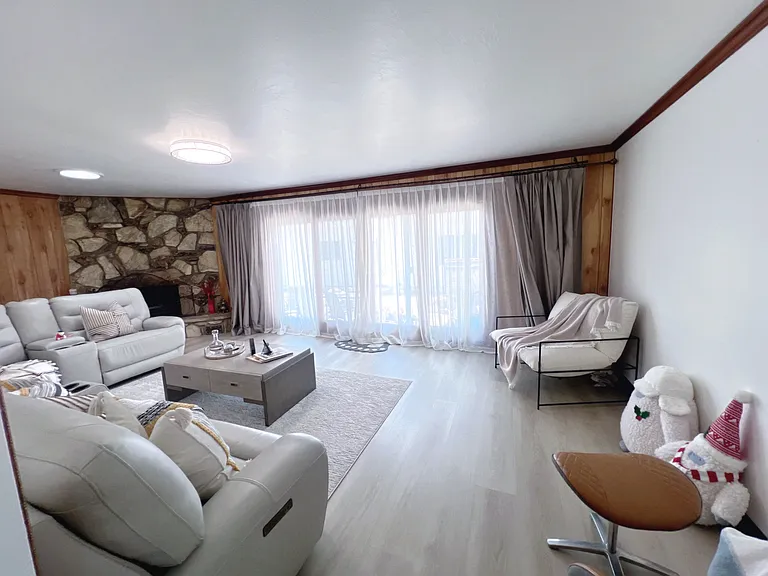 1601 Victoria Dr — Photo 8