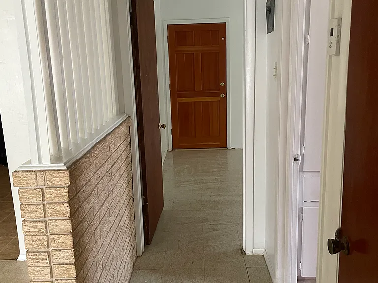 1102 E Lane St — Photo 16