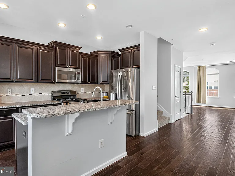 728 Millhouse Dr — Photo 3