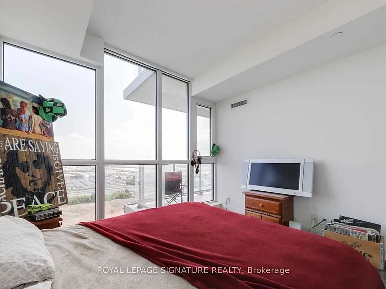 17 Zorra St #1407 — Photo 7