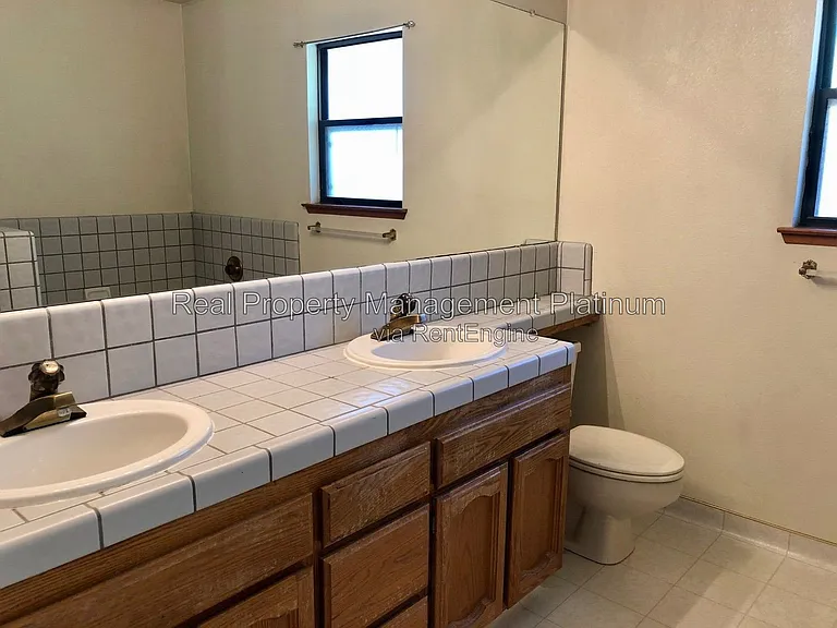 6425 N Arthur Ave — Photo 8