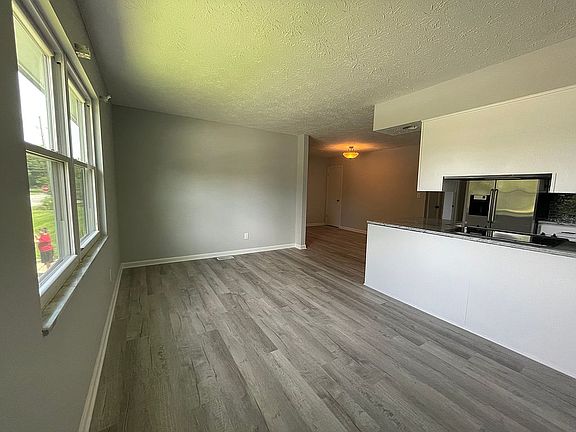 Family Room upstairs 16x10