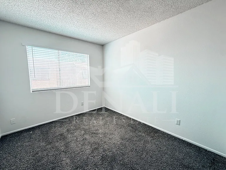 4006 S 44th St — Photo 13