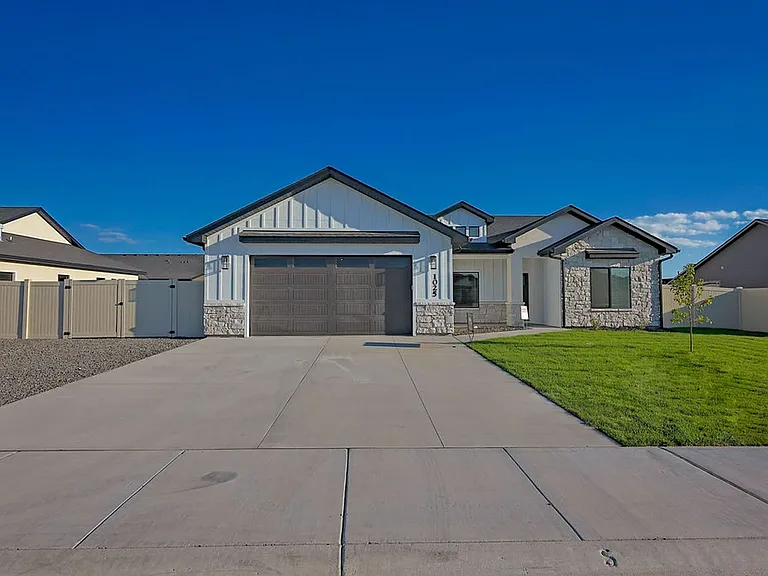 1025 Adamite Rd — Photo 2