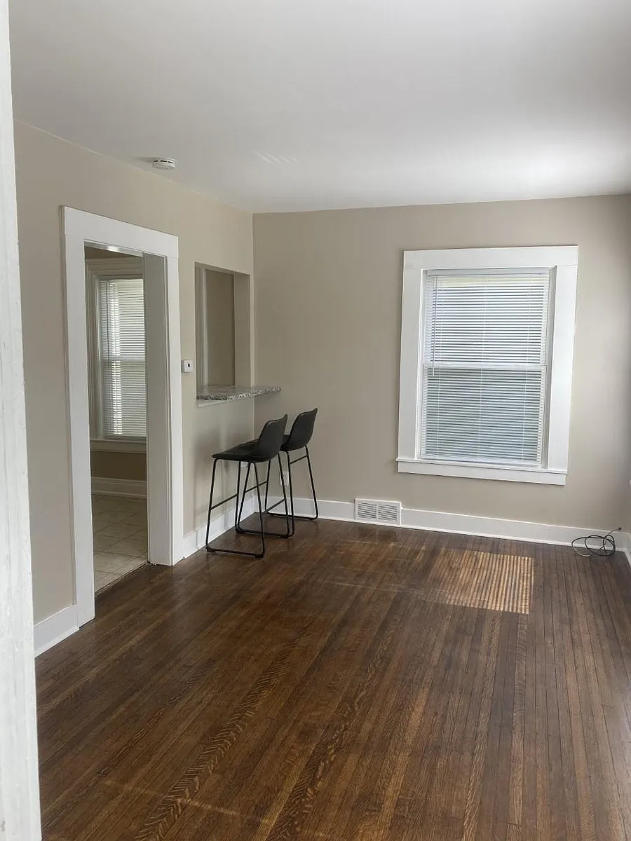 Building Photo - 361 W Utica St #2