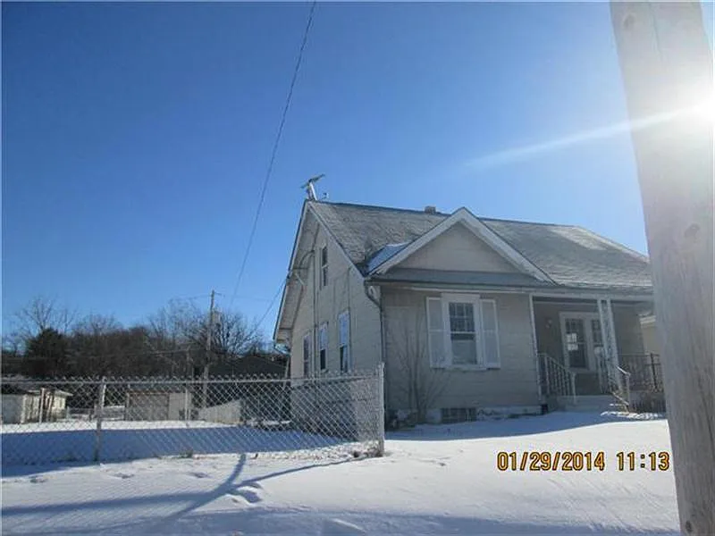 3137 10th St photo 1