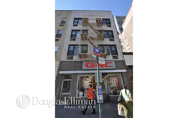 Rented by Douglas Elliman | media 19