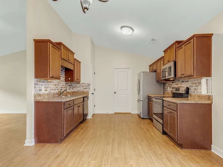 102 Bridgeport Dr — Photo 12