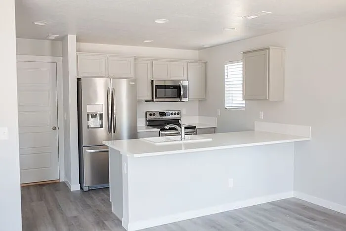 1080 E Martello Ln — Photo 2