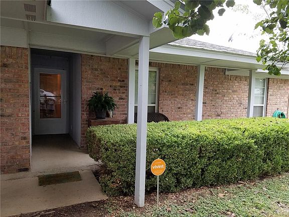 4th image of 3608 Surrey Ln