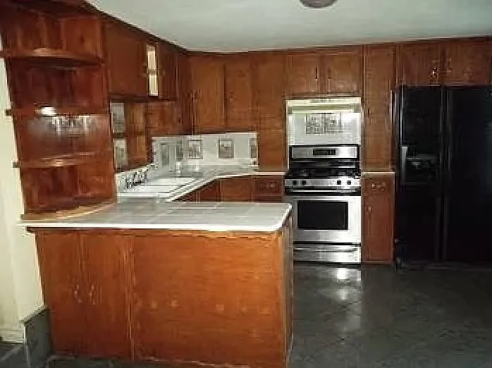 2706 E 3rd St #B — Photo 4